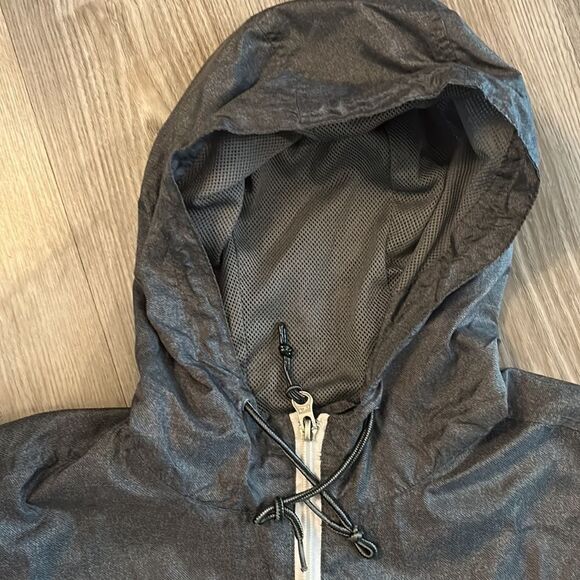 PERFECT CONDITION MENS LIGHTWEIGHT WATER RESISTANT GRAY JACKET SIZE SMALL - Picture 3 of 5